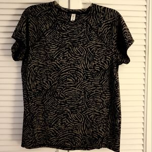 ATHLETA  BLACK & GREY TOP